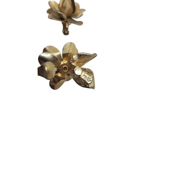 Vintage Big 3D Flower Clip On Earrings Gold Wash Judy Lee Realistic Big Sgned - Picture 8 of 9
